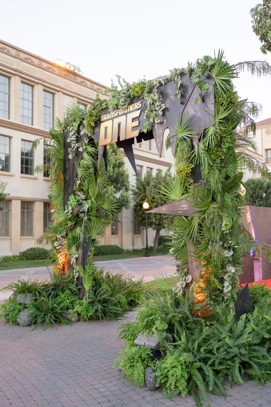 Floral design by Eddie Zaratsian Lifestyle & Design